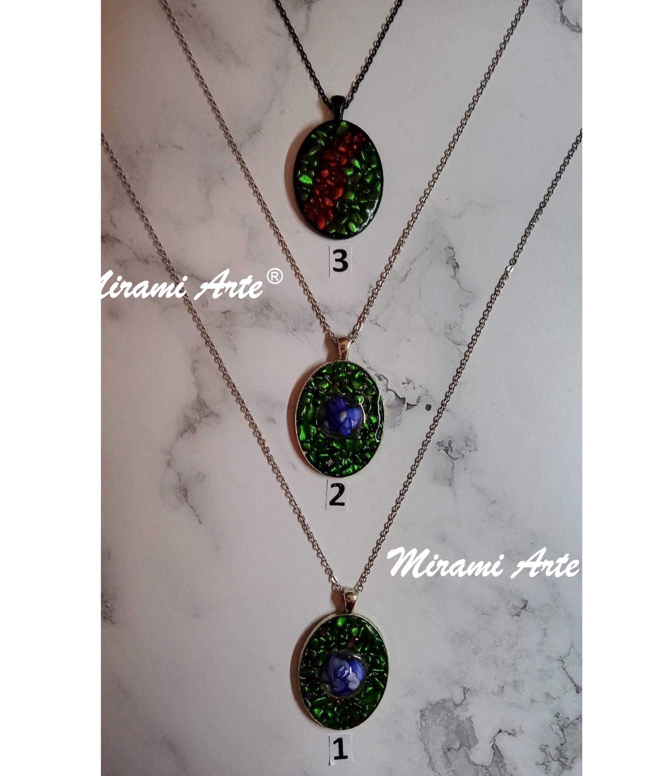 Medallones Ovalados Metálicos Rellenos con Piedras